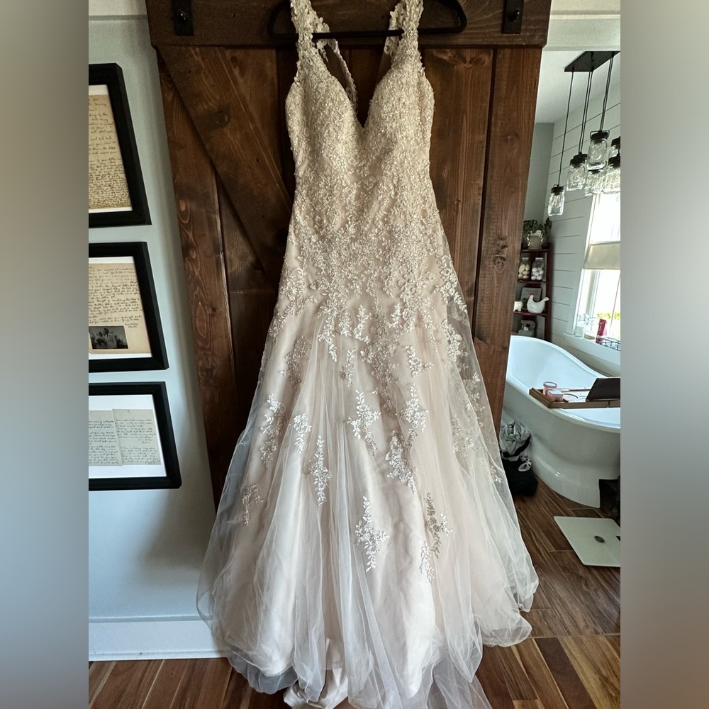 Stella York Bridal dress style 6401 street size 6